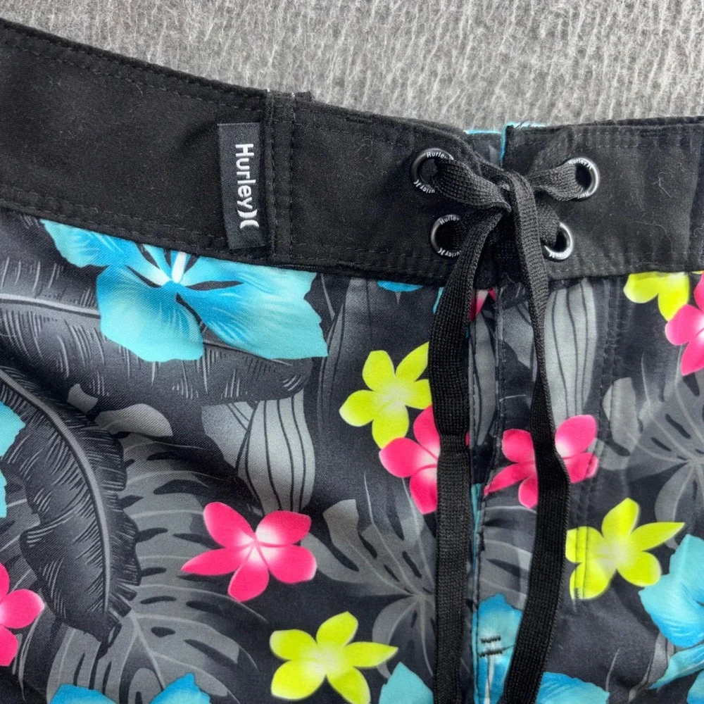 Hurley Boys Tropical Floral Board Shorts Black Blue Pink Size 10/25 985354-023